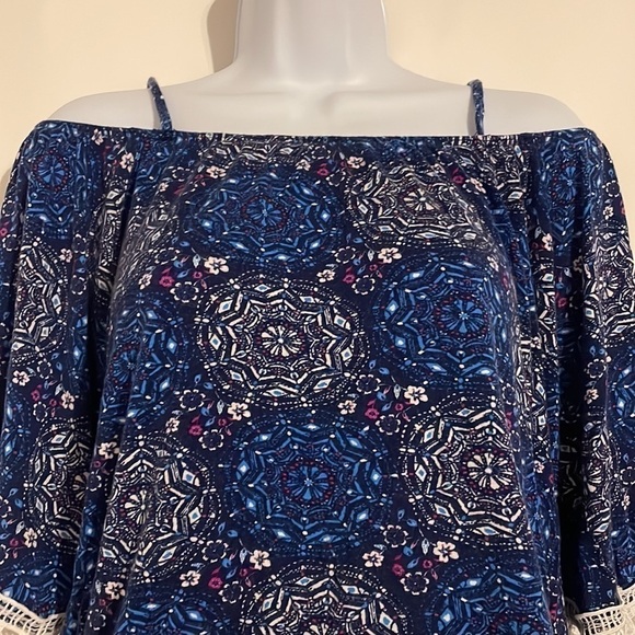 𝅺HAUTE Project Los Angeles Cold Shoulder Top! - Picture 3 of 3